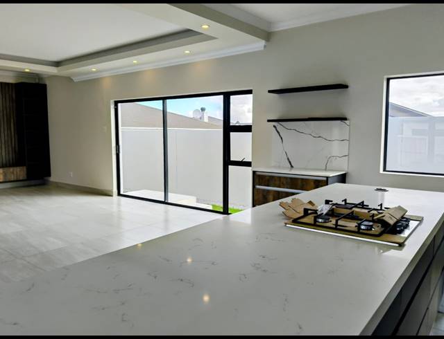 4 BEDROOM HOUSE FOR SALE IN FOUNTAINS ESTATE